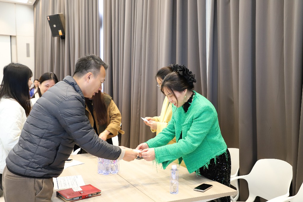 【集團(tuán)動態(tài)】形象提升，禮儀先行丨集團(tuán)開展“三八婦女節(jié)”商務(wù)禮儀培訓(xùn)活動(圖19)